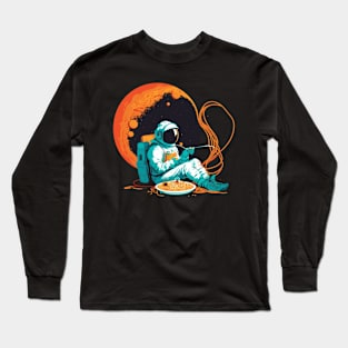 Astronaut eating noodles Long Sleeve T-Shirt